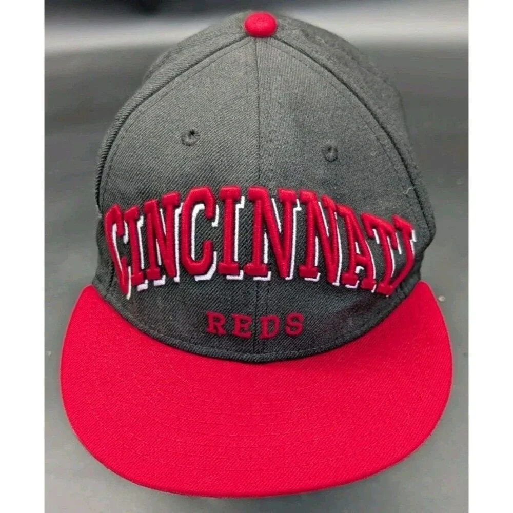 New Era 9Fifty Adjustsble Hat Cincinnati Reds Logo Spell Out MLB One Size